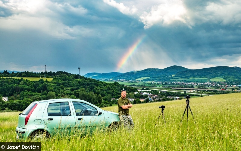 Dovičinovy fotografie bouří