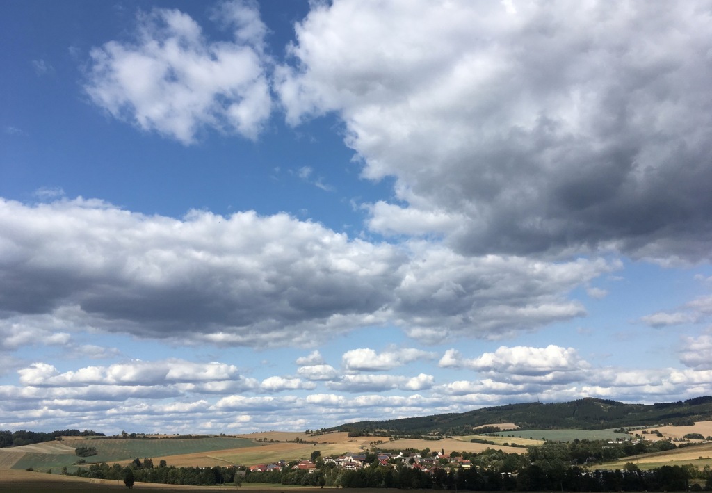 Týdenní předpověď počasí: nejtepleji bude ve středu, teploty porostou ke 28 °C