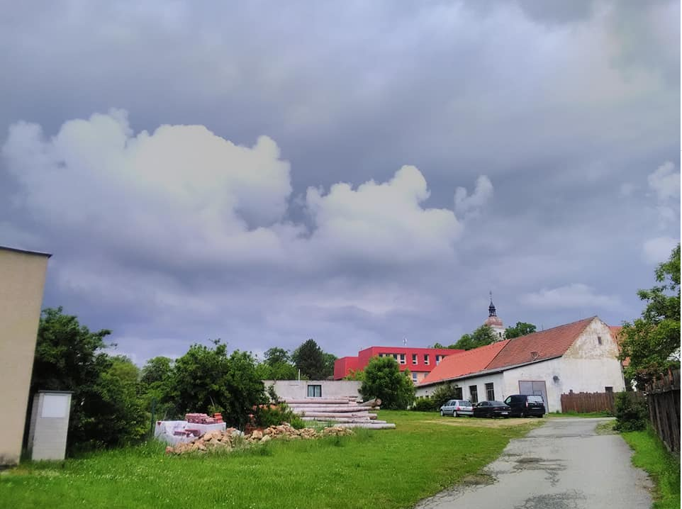 Sledovali Jsme On Line Na Vychodni Polovine Cr Se Vyskytly Bourky Nejvice Naprselo 18 Mm Meteopress Predpoved Pocasi Aktualni Pocasi