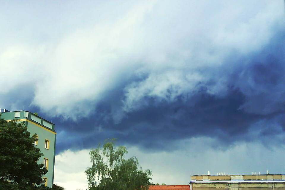 V bouřkách spadlo i přes 90 mm srážek, přinesly bleskové povodně