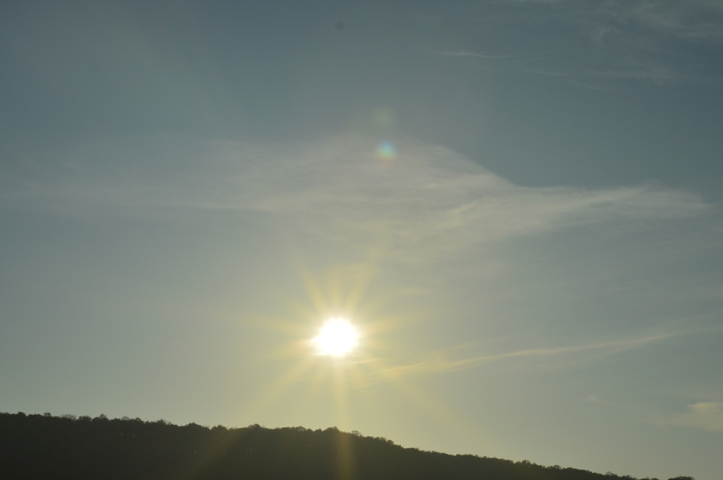 Středa s jasnou oblohou a teplotami i přes 25 °C.