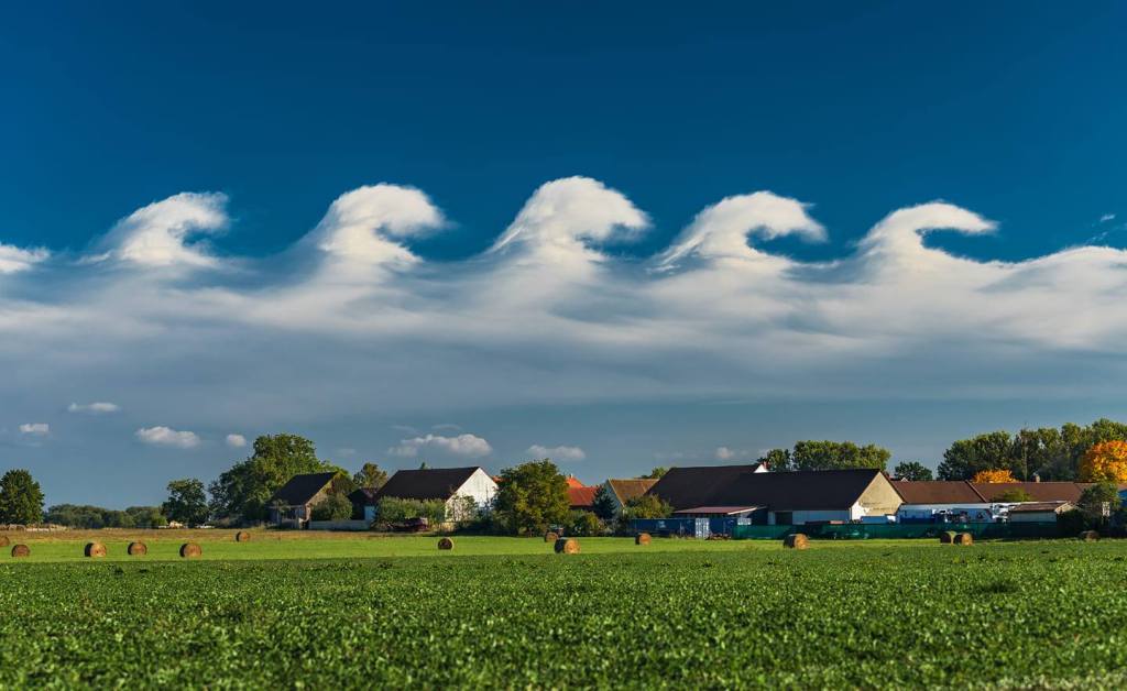 Kelvin-Helmholtzovy vlny nedaleko Vodňan v jižních Čechách dne 10. 10. 2021, autor: Lukáš Gallo