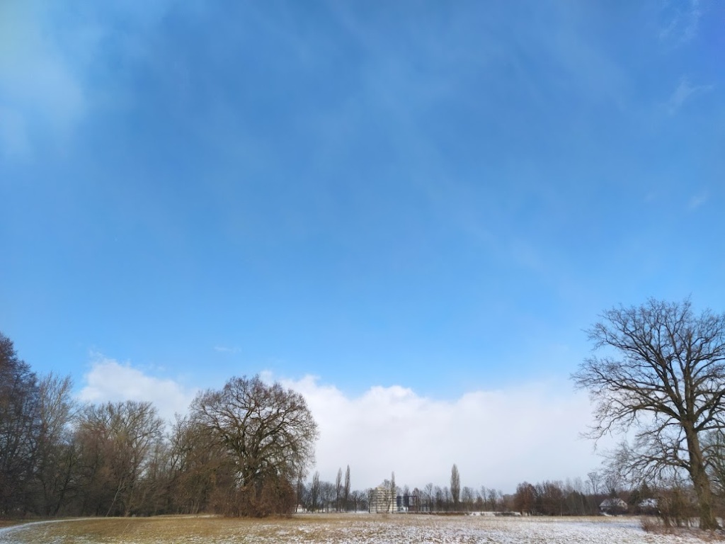 V sobotu polojasno, mírné ochlazení a větrno