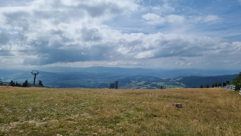 V neděli většinou polojasno, na východě zpočátku déšť