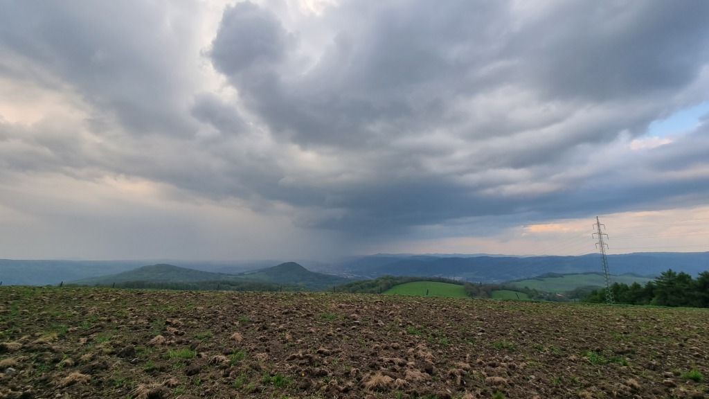 Ve středu místy déšť a teploty jen kolem 17 °C
