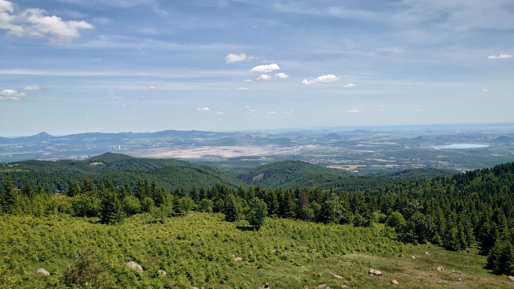 V úterý bude většinou jasno s teplotami kolem 28 °C