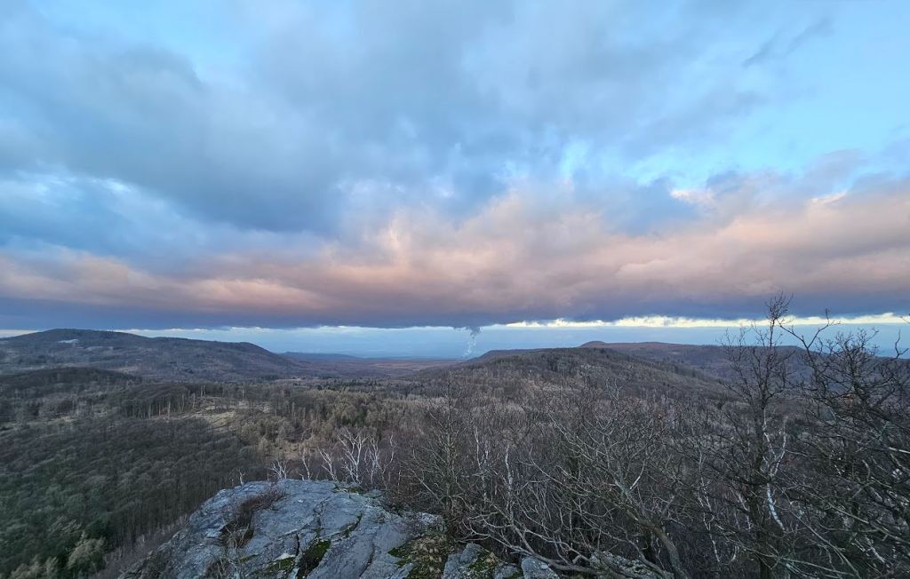 Ve středu místy déšť, nad 900 m sněžení